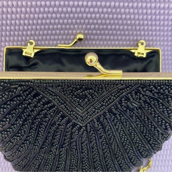 Black Beaded Clutch Purse Clam Shell Shoulder Bag 7” X 6”  with a 17” Chain Drop - Picture 5 of 9